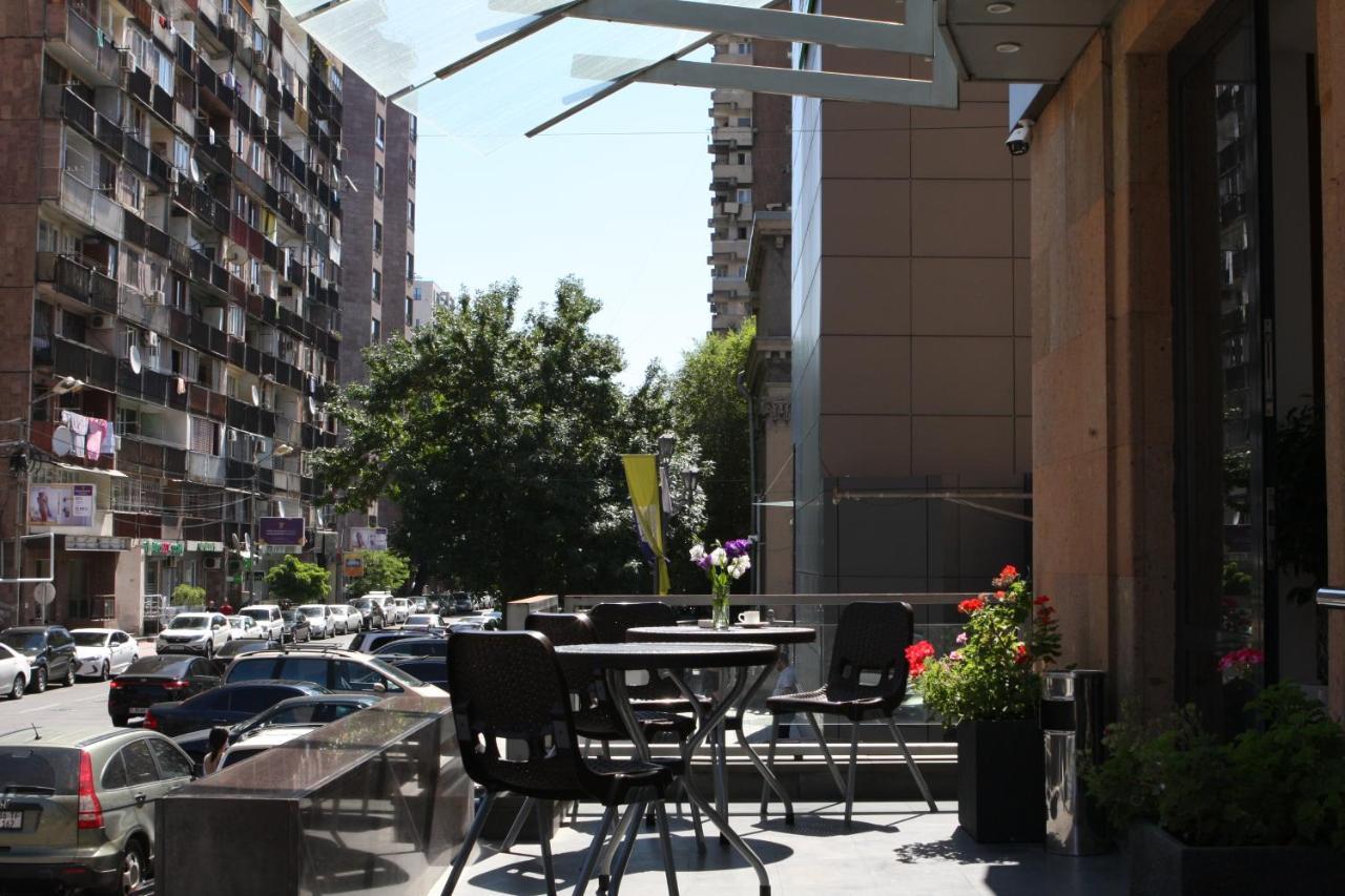 Bonjour Boutique Hotel Yerevan Exterior photo